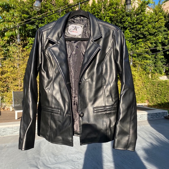 NWOT Vegan Friendly Pleather Jacket size M - Picture 2 of 4